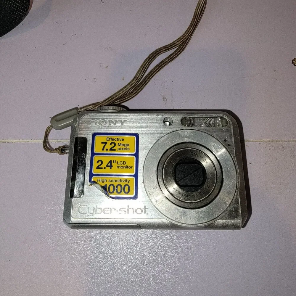Sony Cyber-shot DSC-S700 7.2MP Digital Camera - Silver -Parts/Repair
